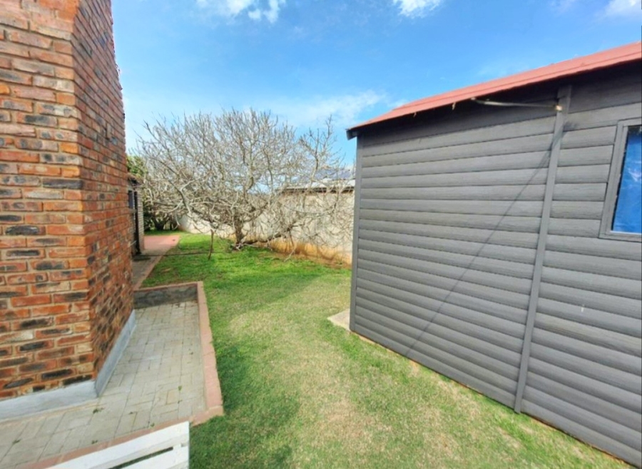 4 Bedroom Property for Sale in Boggomsbaai Western Cape